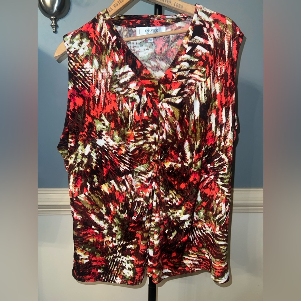 Jones Studio Red and Green‎ Patterned Blouse size 18 W plus business classic